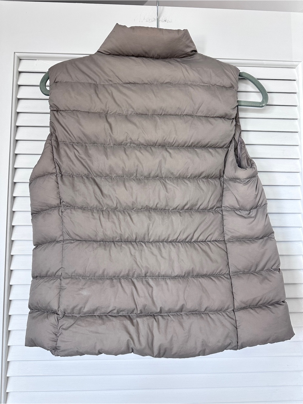 Uniqlo Women's Quilted Ultra Light Down Vest size S - Picture 5 of 15